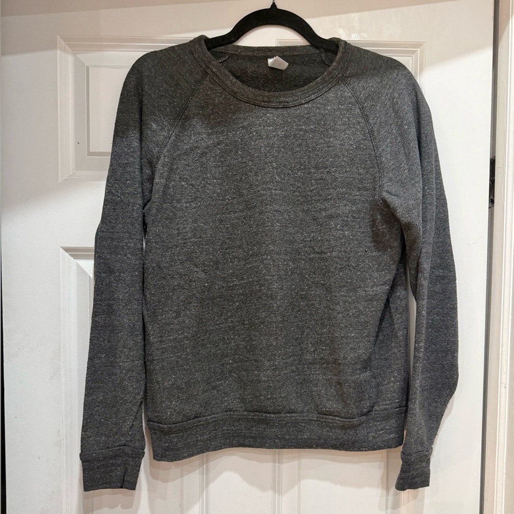 Grey Crewneck Sweatshirt with Raglan Sleeves - Cozy, Unisex, Size Small 🩶